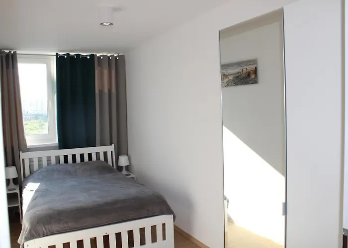 Strict Center Warsaw Comfortable Apartment, 10Th-Floor With Beautiful View On The Park And Skyscrapers, Free Wifi, Self Check-In/Out