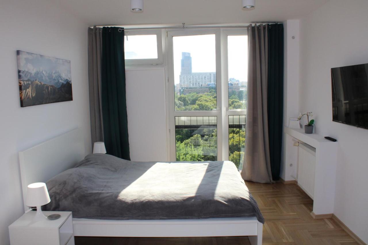 Strict Center Comfortable Apartment, 10th-floor With Beautiful View On The Park And Skyscrapers, Free Wifi, Self Check-in/out Apartament Warszawa
